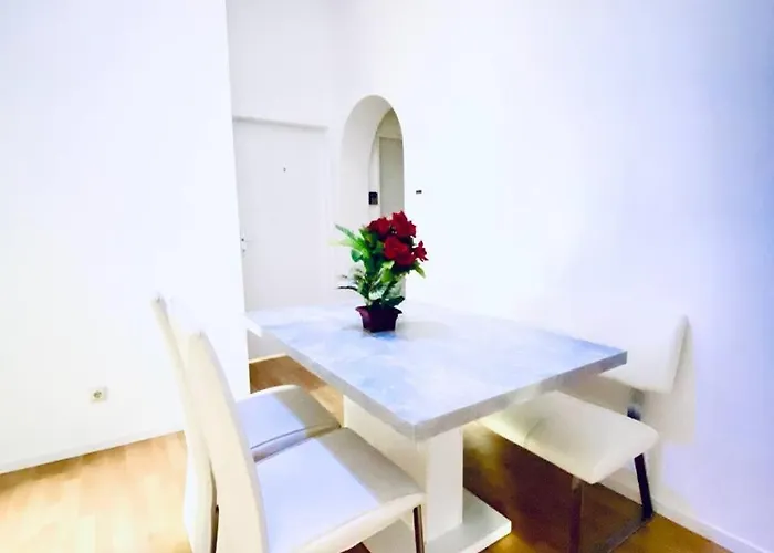 Comfortable 4br Perfect For Groups Apartman